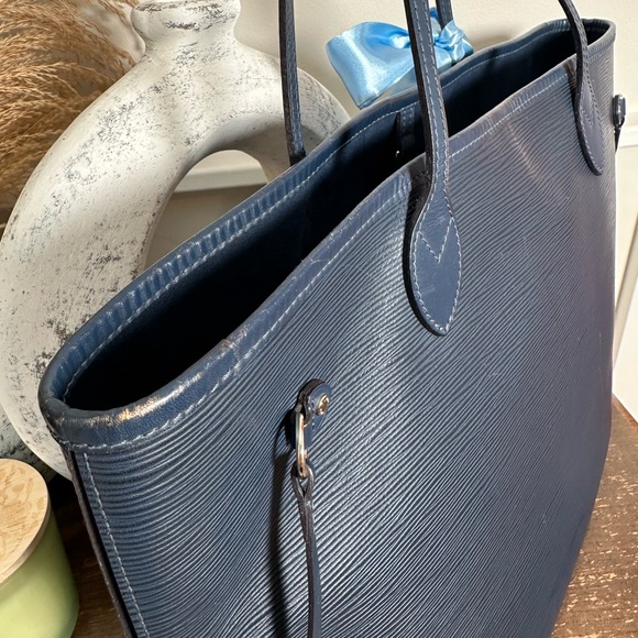 Louis Vuitton Epi Neverfull MM - Picture 10 of 17